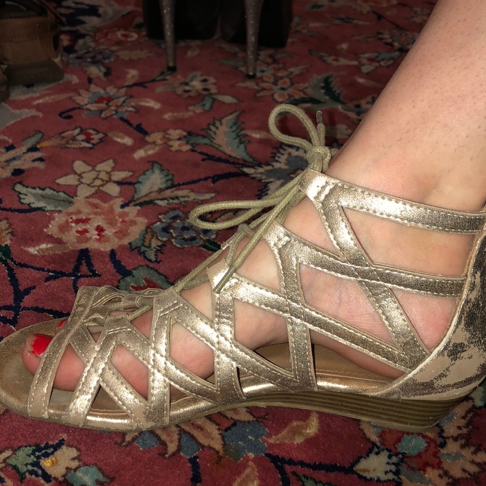 Tie up flats - Picture 1 of 3